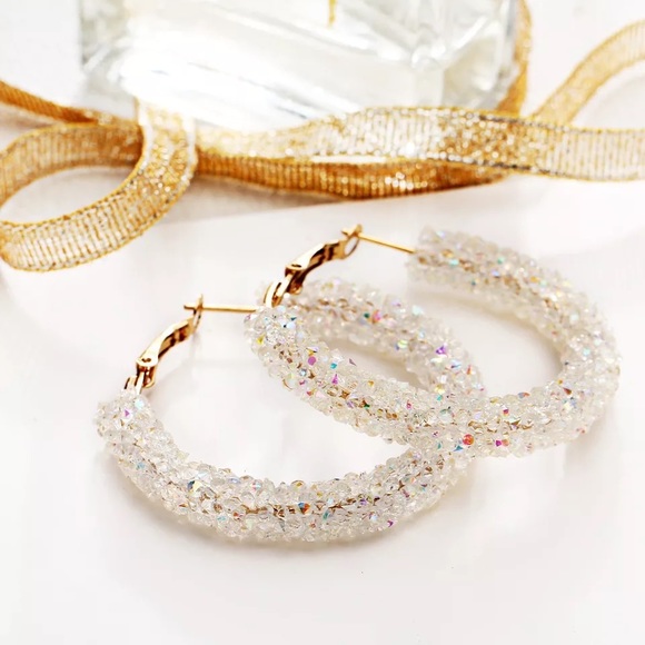 Jewelry - NWT Sparkling dangling earrings- white